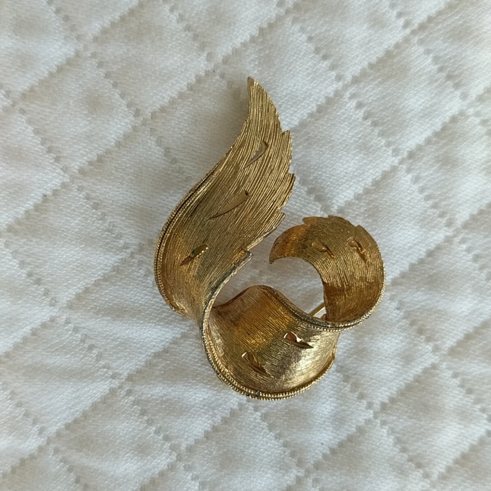 VINTAGE GOLDTONE BROOCH! - Picture 3 of 5